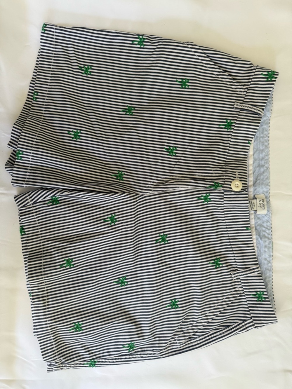 Crown & Ivy 16W Caroline Green Palm Tree White/Navy Striped Shorts